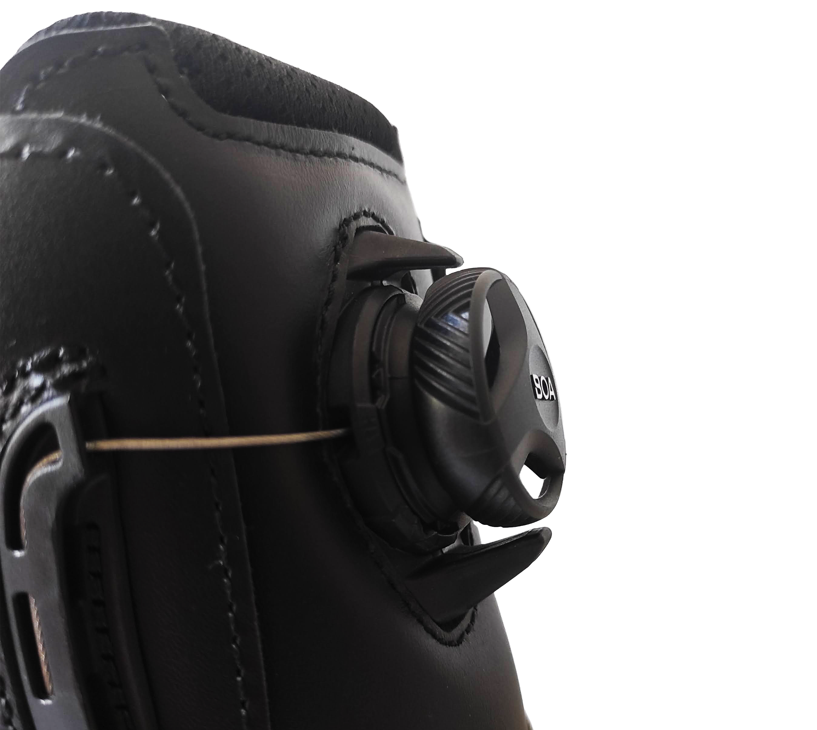 BOA PROTECT sur chaussures Boche Le BOA® fit system Protect sur les chaussures d'intervention Boche permet d'absorber les chocs et ainsi protéger le disque de votre BOA®