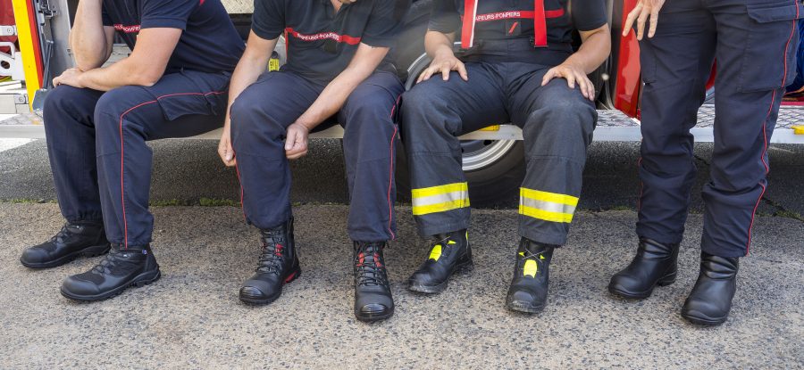 BOCHE fabrique plus de 90 000 paires de chaussures d’intervention à l’année et équipe plus de 8 pompiers sur 10 en France, notamment auprès de la BSPP (Brigade de Sapeurs-Pompiers de Paris) et du BMPM (Bataillon de Marins Pompiers de Marseille).
