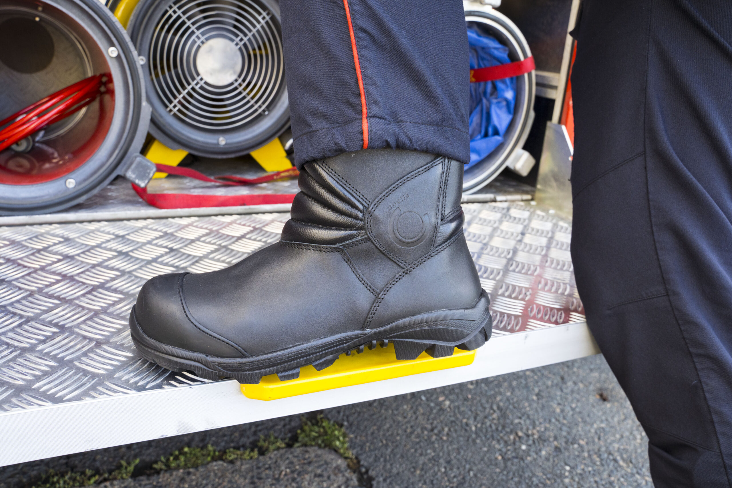 BOCHE-bottes-pied-camion Sapeur Pompier qui porte des bottes de feu résistantes BOCHE