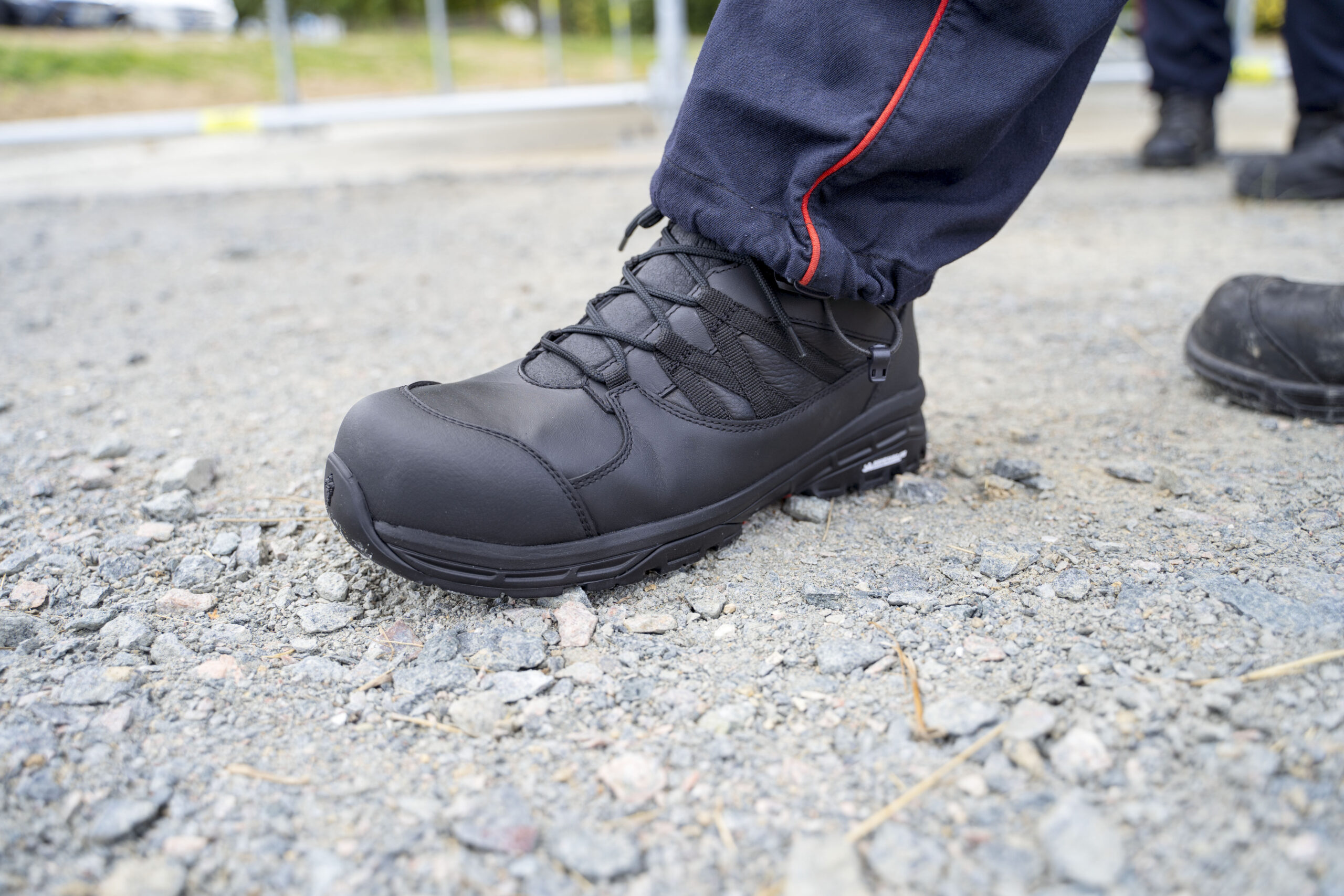 BOCHE-eoleN-michelin De la semelle antidérapante à la respirabilité optimisée, sur nos chaussures BOCHE, chaque détail est pensé pour offrir une performance maximale sur le terrain et une excellente adhérence sur divers types de surfaces.
