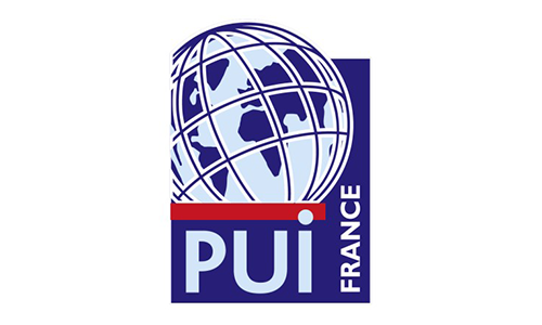 pui-logo_BOCHE-chaussures_Pompiers Par la même démarche, BOCHE verse un don à l’association POMPIERS DE L’URGENCE INTERNATIONALE ayant pour vocation d’aider les populations et victimes de catastrophes naturelles et humanitaires par l’envoi de secours d’urgence, par la formation, la prévention et la sensibilisation dans le domaine des risques naturels.
